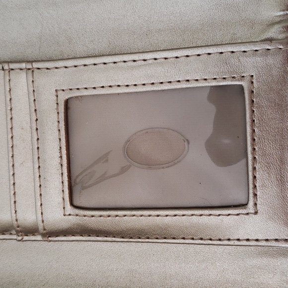 GUESS 1981 WOMEN'S WALLET SNAP AND ZIP CLOSURES GUC - Picture 8 of 14